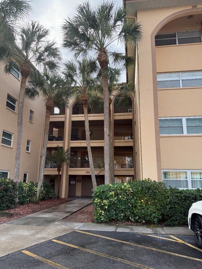 Building Photo - 2525 W Bay Dr