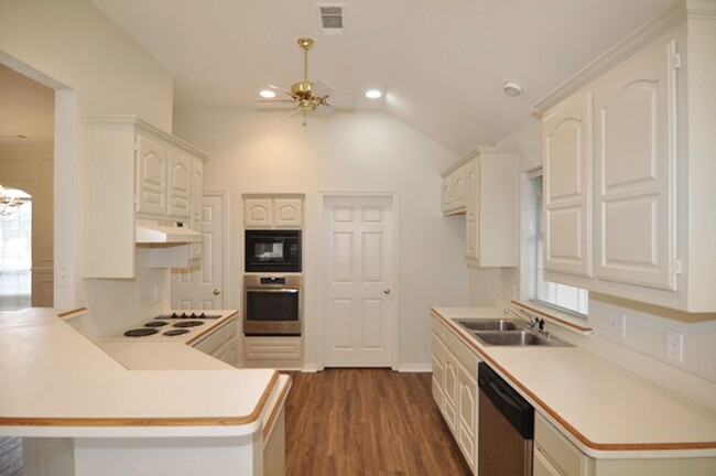 Building Photo - Hurst 3-2-2 Birdville ISD Quick Move-In