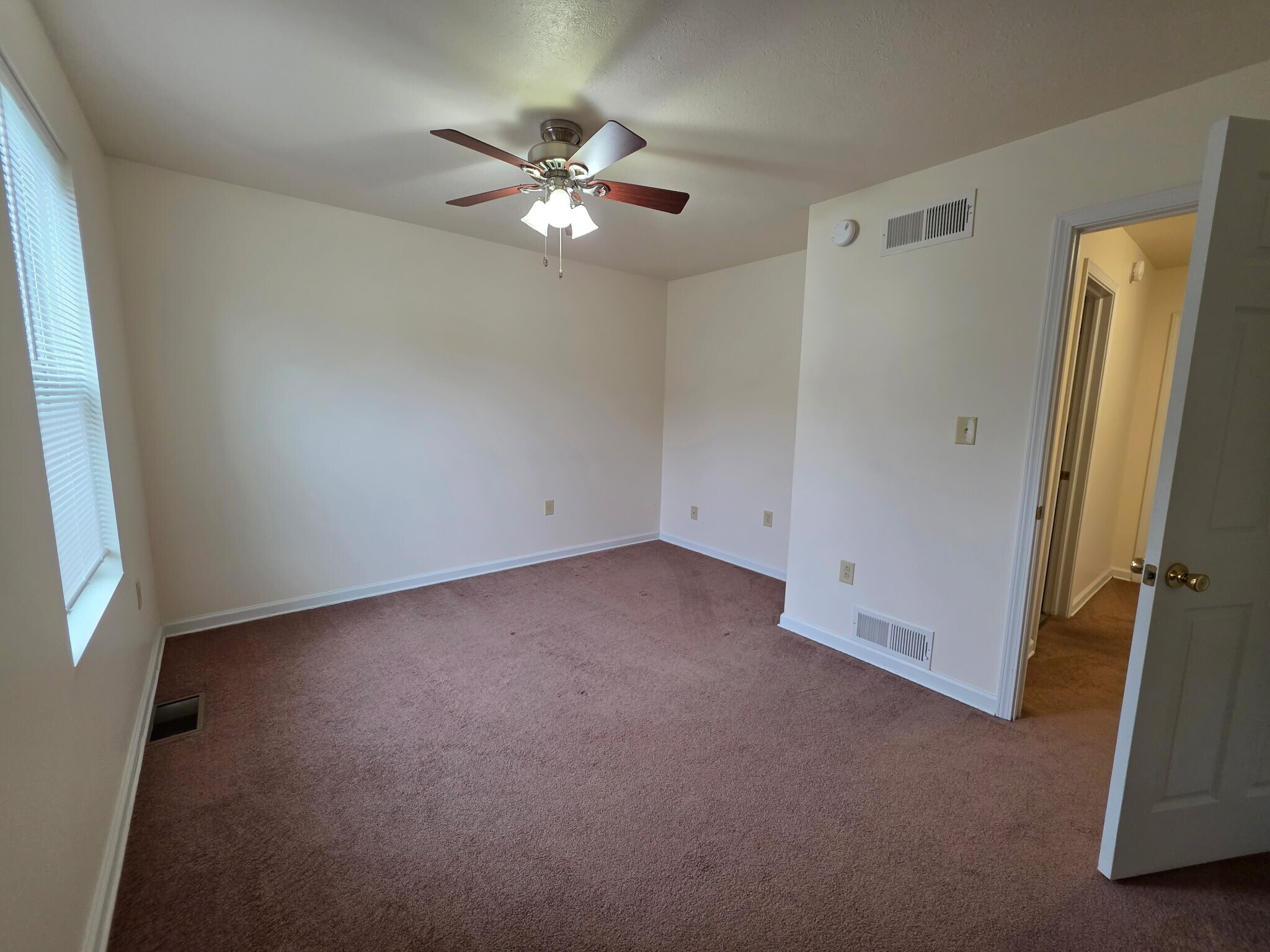 Building Photo - 819 Villa Sites Ave