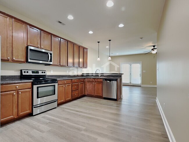 Building Photo - 7217 Deer Springs Way