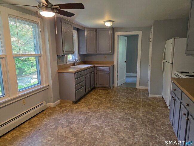 Building Photo - 440 Taylor Hill Rd