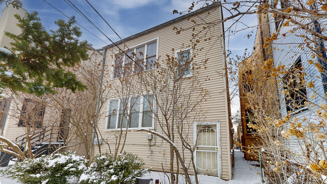 Building Photo - 4519 N Artesian Ave