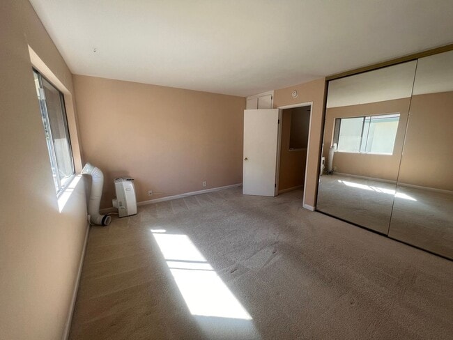 Building Photo - 1BR/1BA CONDO with GARAGE and PARKING in SAN DIEGO available NOW!
