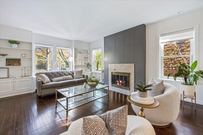 Building Photo - 606 Barton Ave