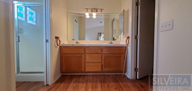 Building Photo - 2 Bedroom Santa Maria home available!