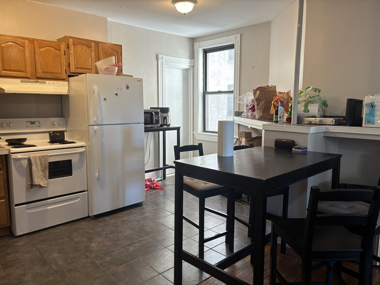 Building Photo - 1066 Commonwealth Ave