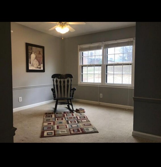 Building Photo - 420 Deerwood Dr