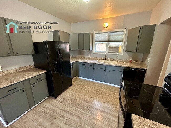 Building Photo - Spacious 3 Bed, 1 Bath Home – Pet Friendly...