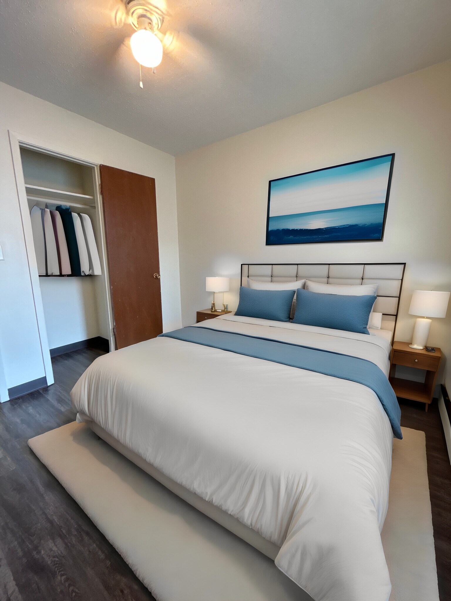 Building Photo - 310 NW Chapel Dr