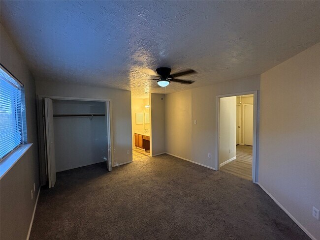 Building Photo - 10607 Staghill Dr