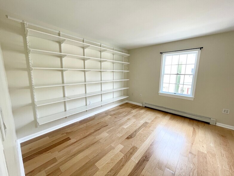 Building Photo - 2 Holden St