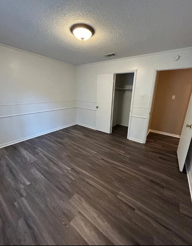 Building Photo - 1203 Blueridge Pky