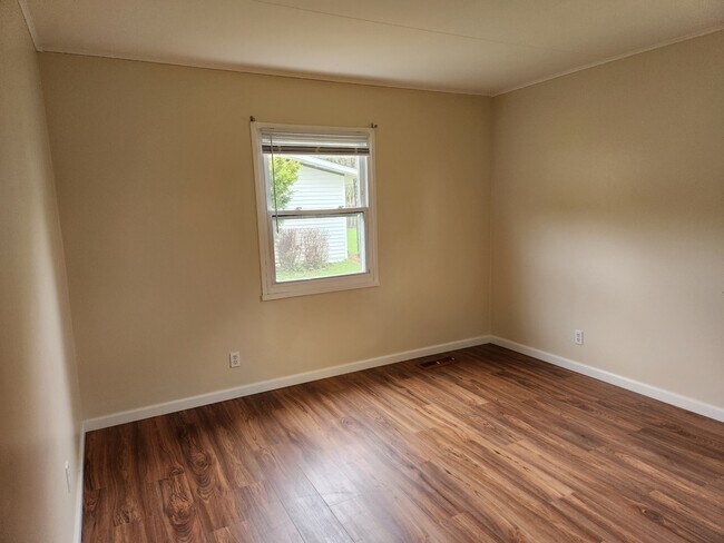 Building Photo - 118 Barclay Rd