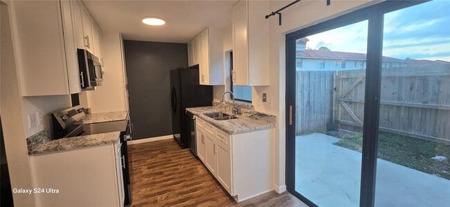 Building Photo - 6299 Arlington Ct