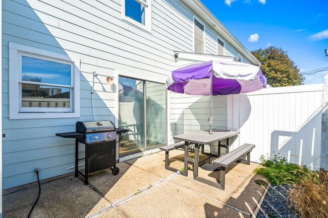 Building Photo - 405 13th Ave S