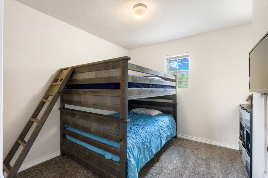 Building Photo - 7807 Kingsbury Wood