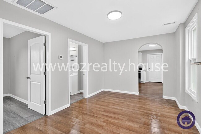 Building Photo - 1418 Fairlawn Ave