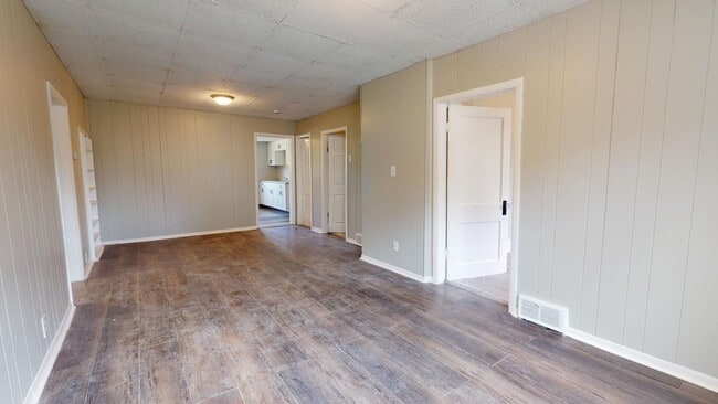 Building Photo - 4023 Valley Rd