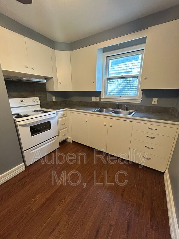 Building Photo - 3823 Bell St