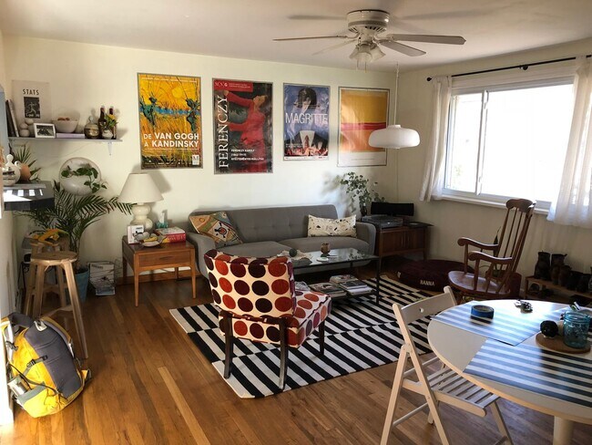 Building Photo - Adorable, Centrally Located 3 Bed/1.5 Bath Home