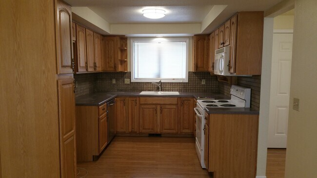 Building Photo - 3617 Silverstone Dr NE