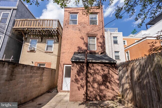 Building Photo - 626 Carpenter St