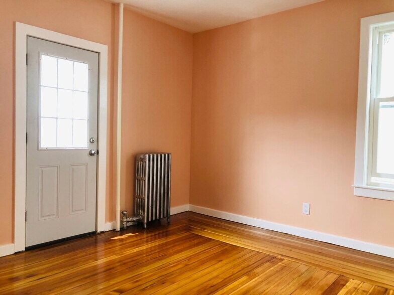 Building Photo - 154 Stanwood St