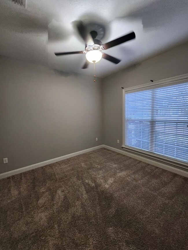 Building Photo - $500 Move-in Discount! Southern Comfort Living: Your Dream Rental Home in Valdosta, Georgia