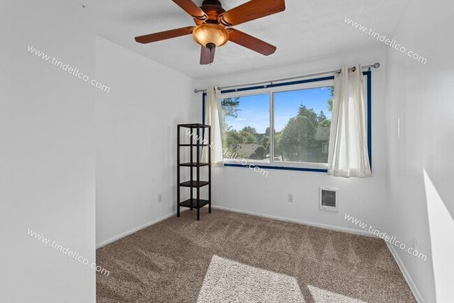 Building Photo - Charming 2-Bedroom + Bonus in University P...