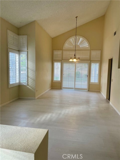 Building Photo - 2219 Monteclaro Dr