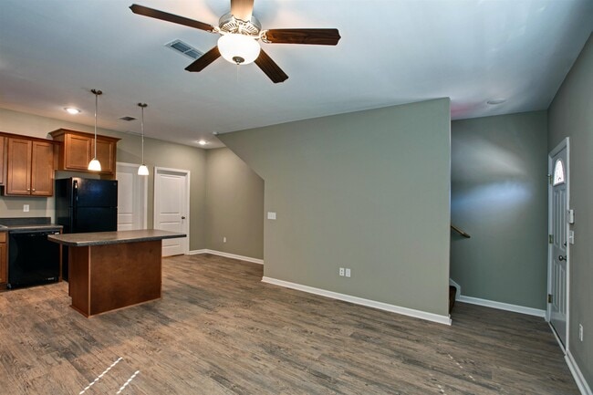 Building Photo - 2202 Cedarbrook Ct