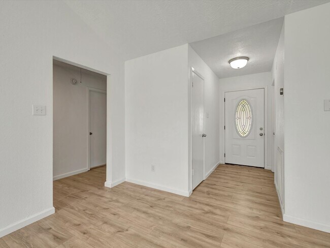Building Photo - 2515 Northern Dr