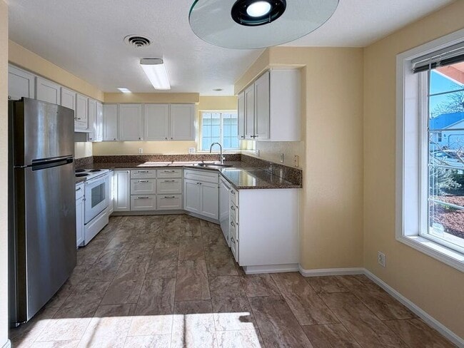 Building Photo - 1378 T St