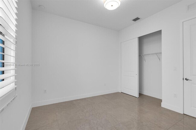 Building Photo - 4538 SW 173rd Ave