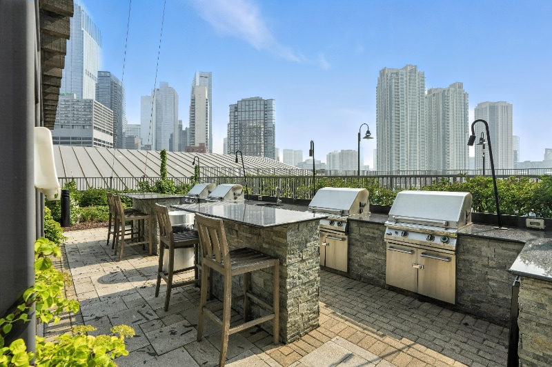 Building Photo - 531 N Kingsbury St