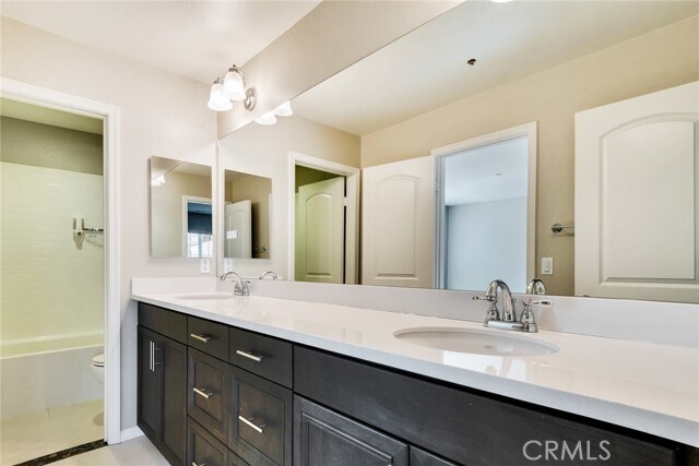 Building Photo - 4959 Camarillo Ln