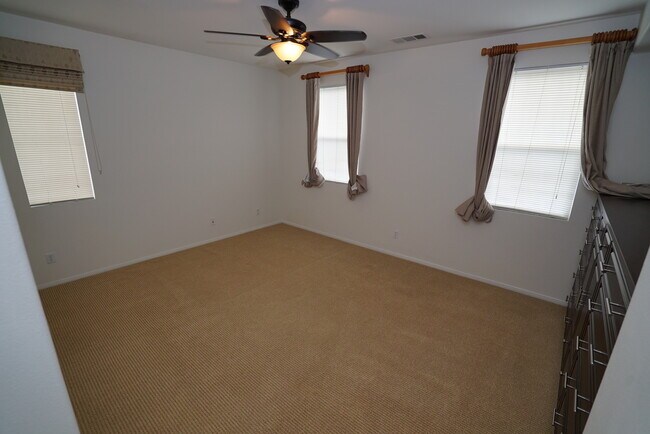 Building Photo - Creekside 3 Bedroom Rental Home in Valencia!