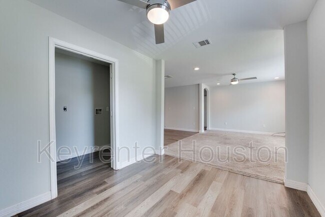 Building Photo - 7601 Springdale St