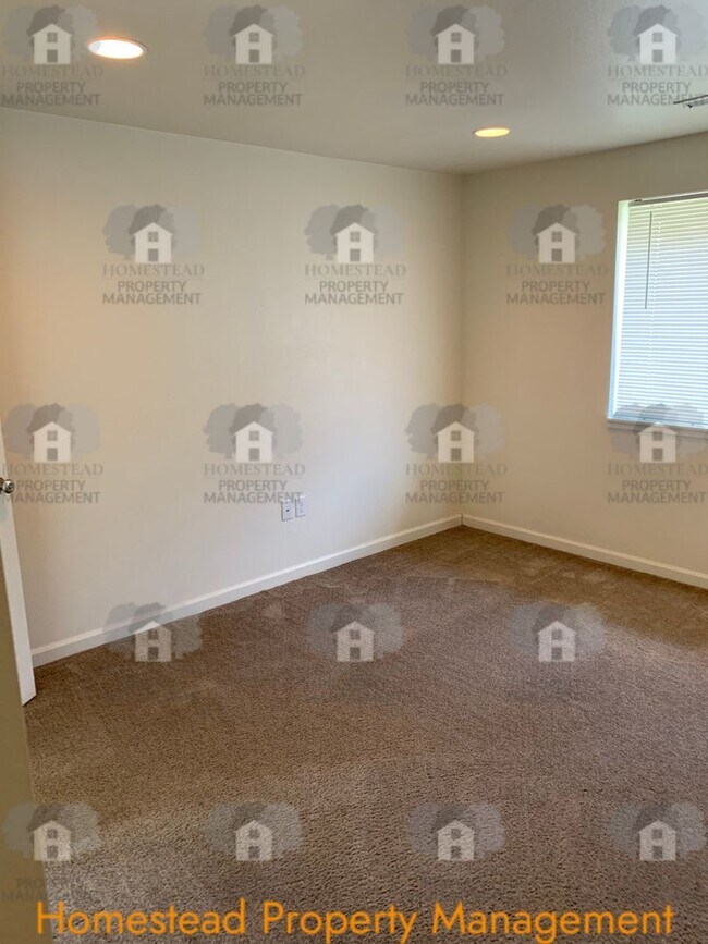 Building Photo - 411