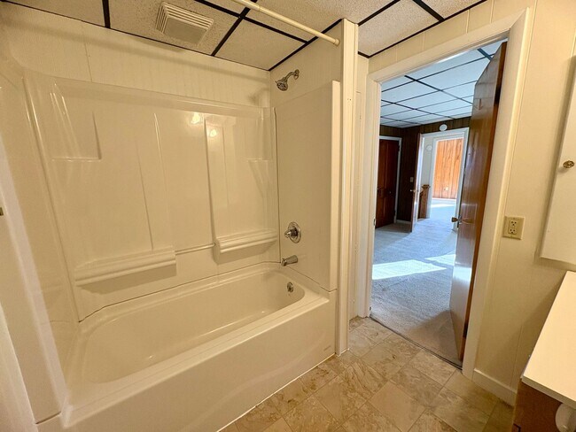 Building Photo - 501-503 E High St