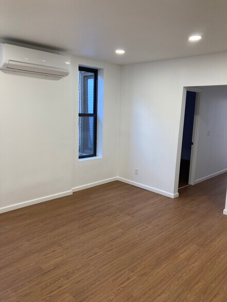 Building Photo - 859 E 164th St