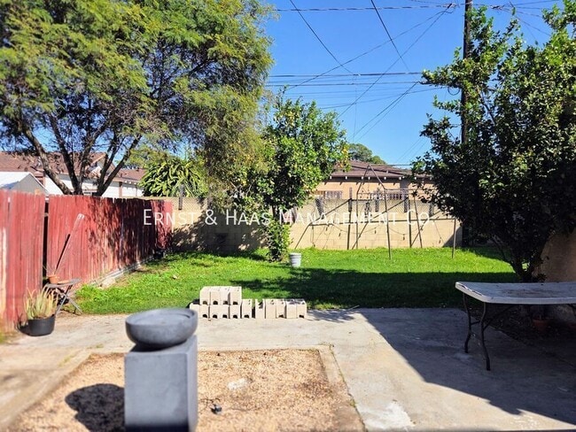 Building Photo - 5426 Lewis Ave