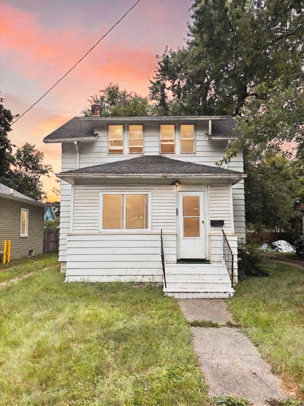 Primary Photo - 207 W High St