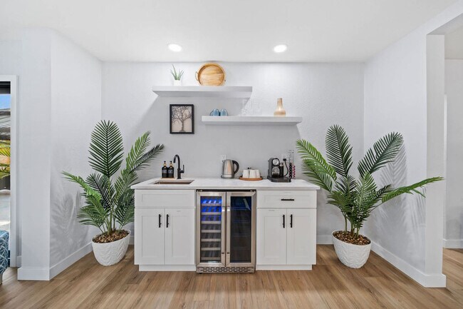 Building Photo - 115 Esther Dr