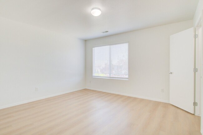 Building Photo - 1153 W 400 S