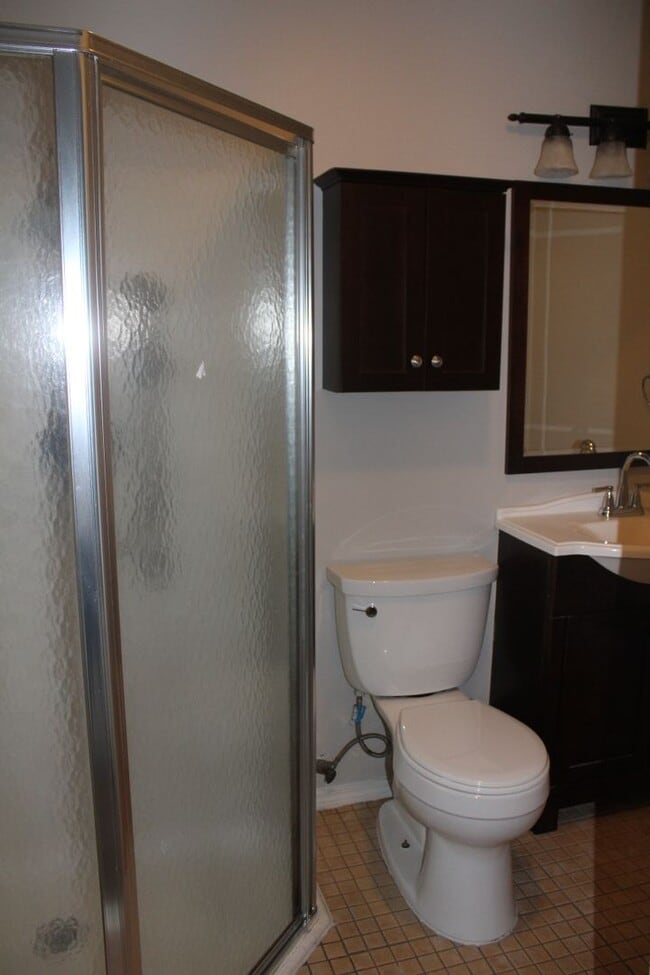 Building Photo - Spacious Home in High Point Terrace, on the Greenline