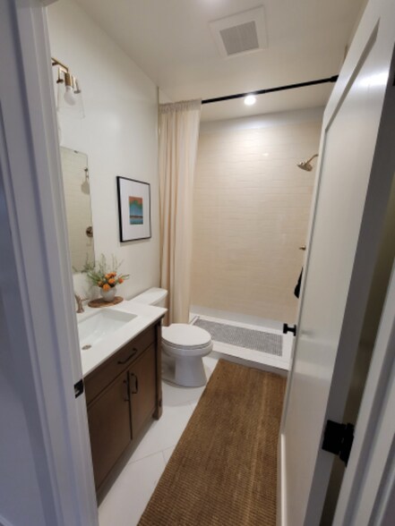 Building Photo - 3649 Cazador St