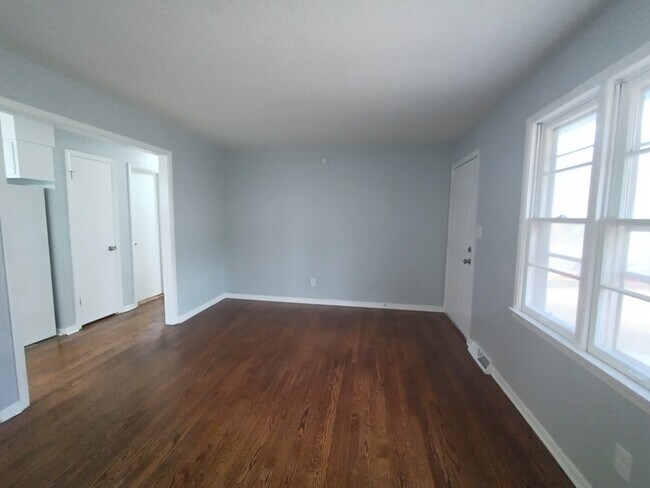 Building Photo - 1509 W Waldo Ave