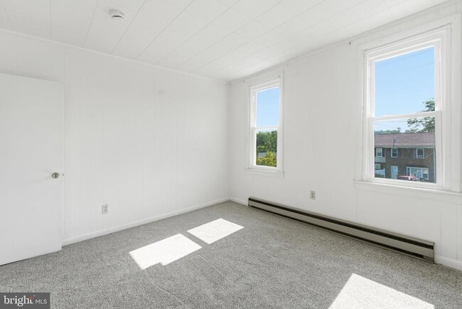 Building Photo - 815 N Maple Ave