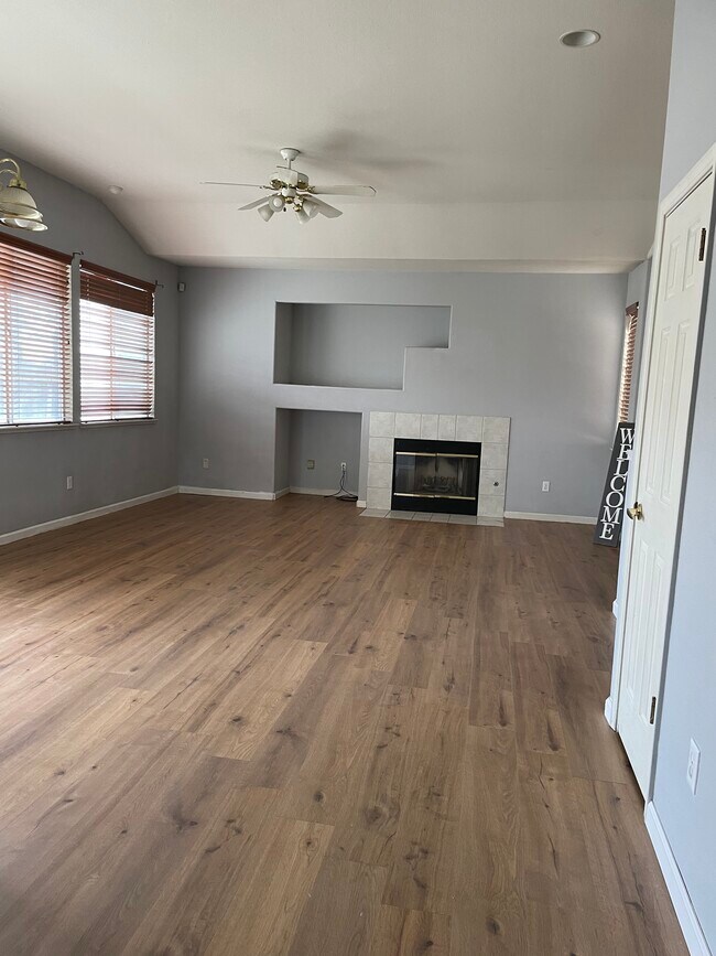 Building Photo - 550 Hearth Way